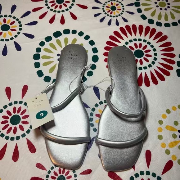 NWT Women’s A New Day Winnie Strappy Sandals, Silver, Size: 9 - Picture 1 of 4